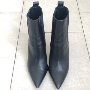 Super comfortable Tony Bianco booties
